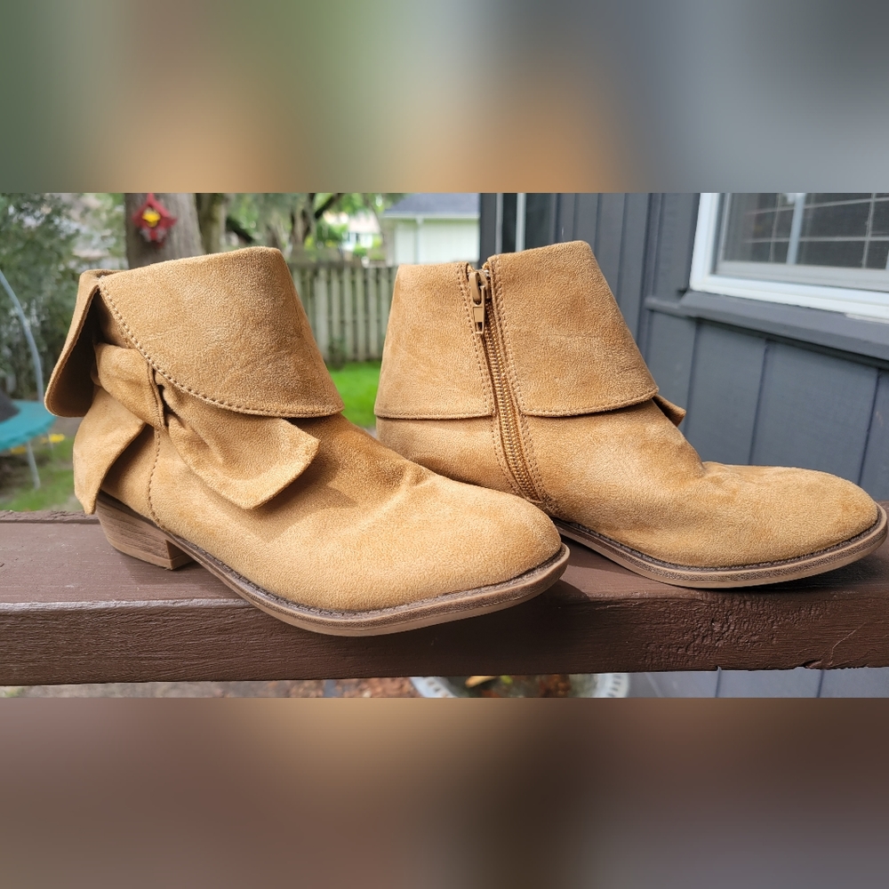 GUC Cupcake Couture Boots
